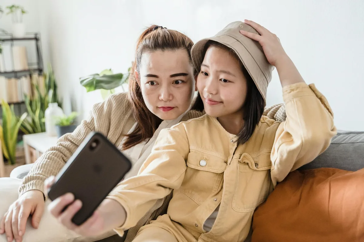 Proses selfie verifikasi identitas untuk pendaftaran SPayLater Shopee