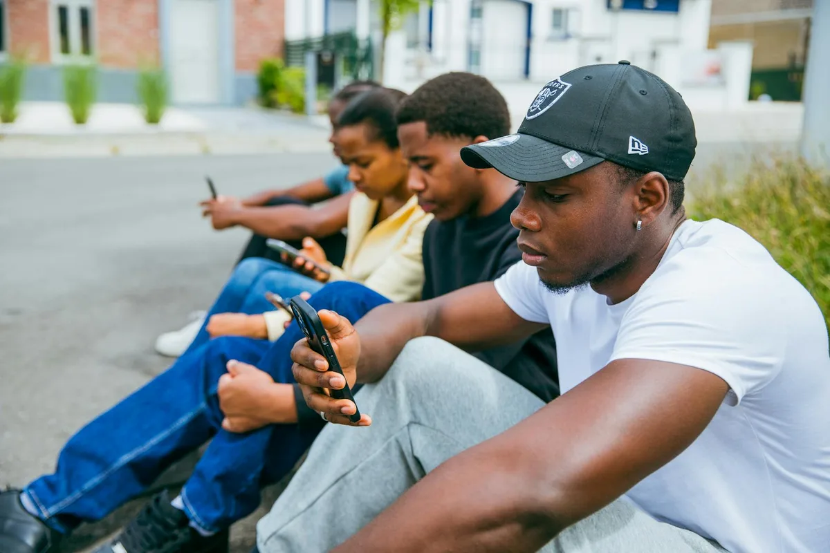 Notifikasi persetujuan SPayLater di layar smartphone