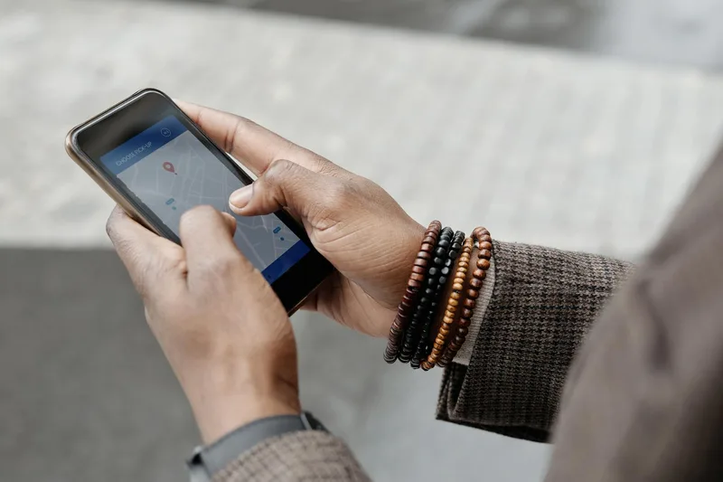 Formulir pengisian alamat pengiriman baru di aplikasi Shopee Indonesia dengan kolom nama, nomor HP, dan detail alamat