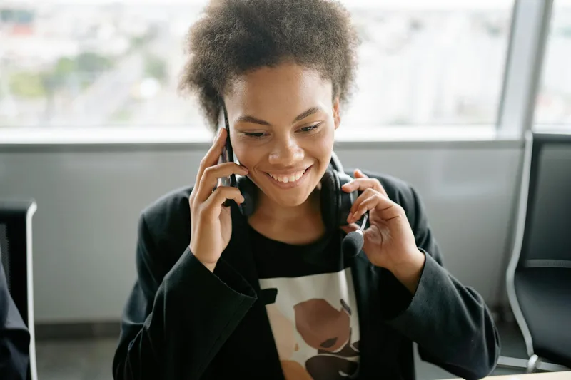 Person making a phone call to Shopee Indonesia customer support
