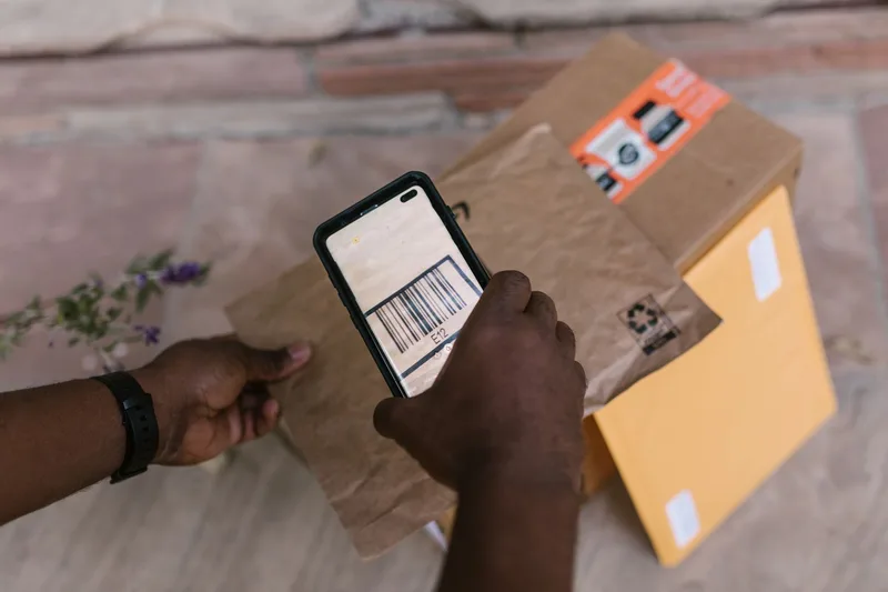 Package shipping and delivery tracking on mobile phone